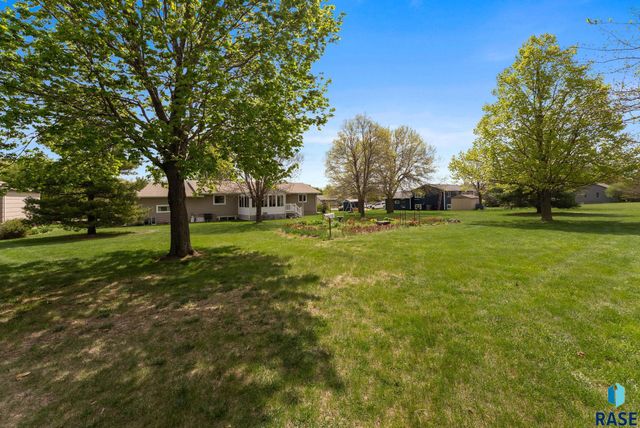 26963 Elmen Pl Place, Sioux Falls, SD 57108