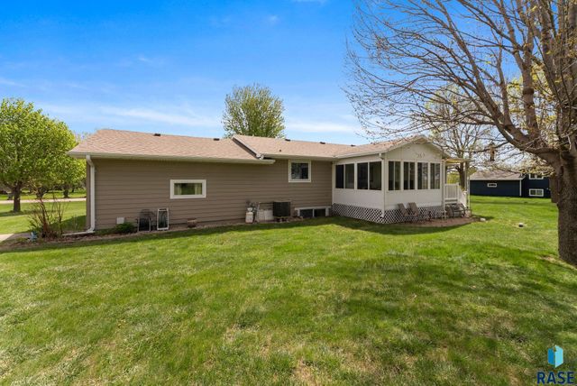 26963 Elmen Pl Place, Sioux Falls, SD 57108
