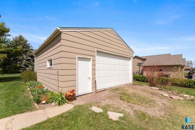 26963 Elmen Pl Place, Sioux Falls, SD 57108
