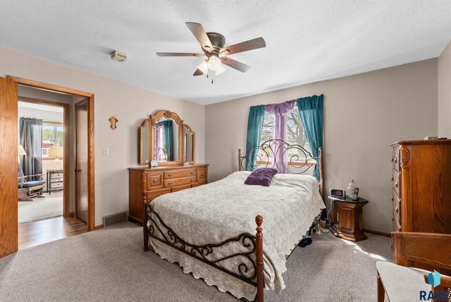 26963 Elmen Pl Place, Sioux Falls, SD 57108