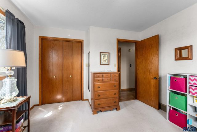 26963 Elmen Pl Place, Sioux Falls, SD 57108