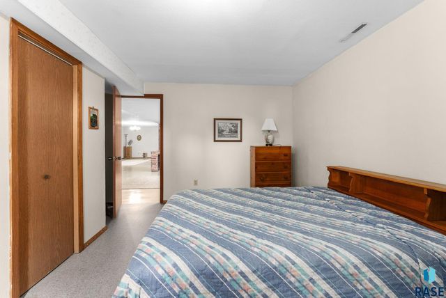 26963 Elmen Pl Place, Sioux Falls, SD 57108