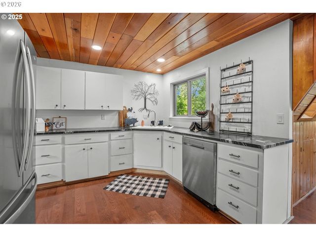 28430 KINGSBURY Rd, Lebanon, OR 97355