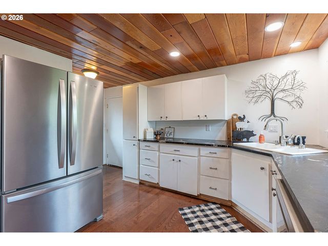 28430 KINGSBURY Rd, Lebanon, OR 97355