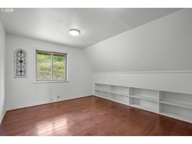 28430 KINGSBURY Rd, Lebanon, OR 97355