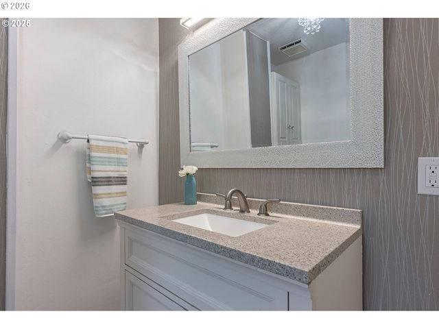 28430 KINGSBURY Rd, Lebanon, OR 97355