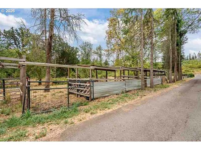 28430 KINGSBURY Rd, Lebanon, OR 97355