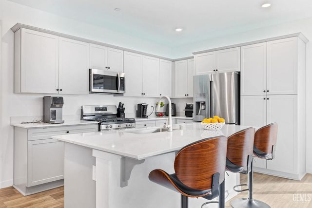 9619 Redwood River Lane, Shafter, CA 93263