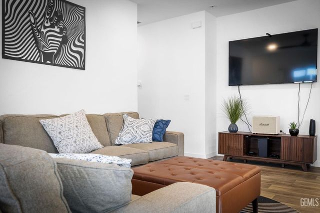 9619 Redwood River Lane, Shafter, CA 93263