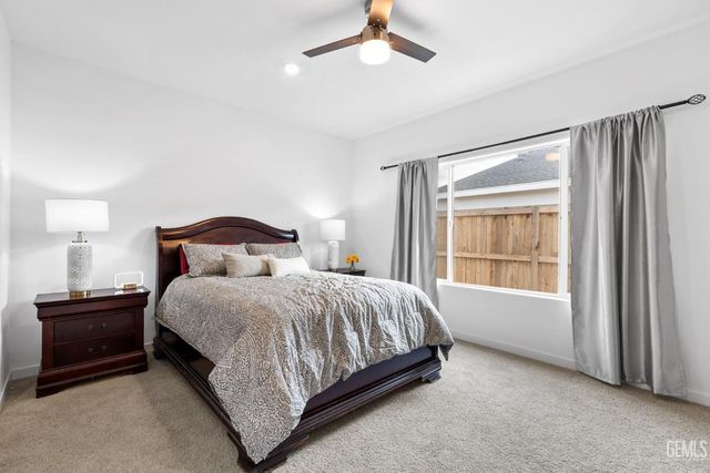 9619 Redwood River Lane, Shafter, CA 93263