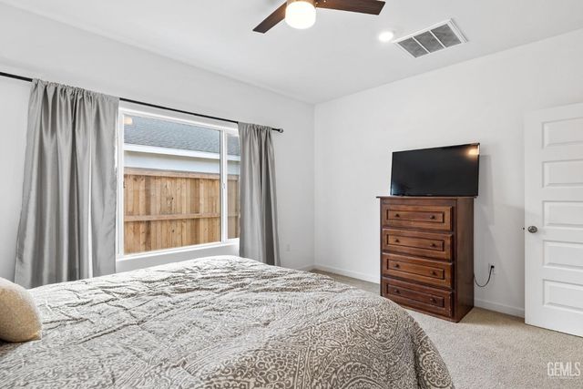 9619 Redwood River Lane, Shafter, CA 93263