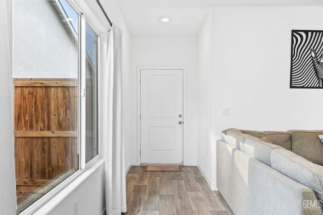 9619 Redwood River Lane, Shafter, CA 93263