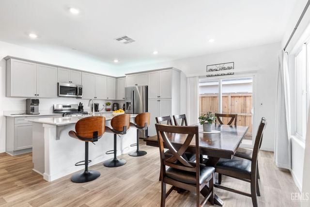 9619 Redwood River Lane, Shafter, CA 93263