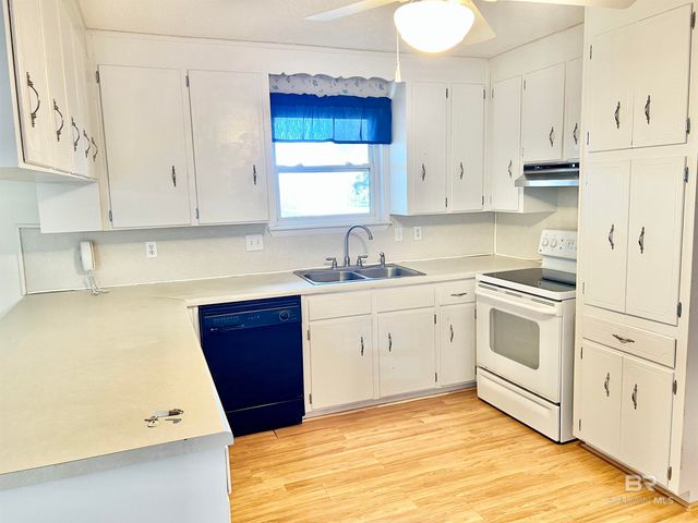 9182 Bay View Drive, Lillian, AL 36549