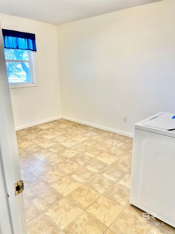 9182 Bay View Drive, Lillian, AL 36549