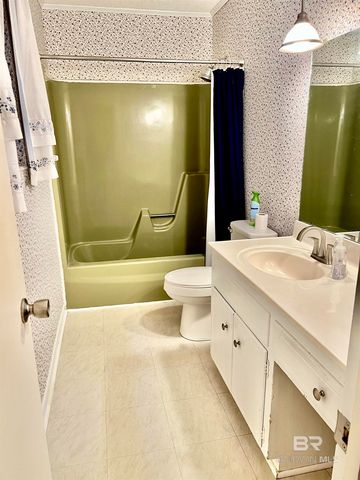 9182 Bay View Drive, Lillian, AL 36549