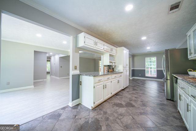 213 Douglas Drive, Ellerslie, GA 31807