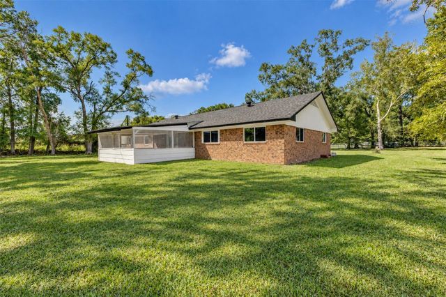 86 County Road 319, Cleveland, TX 77327