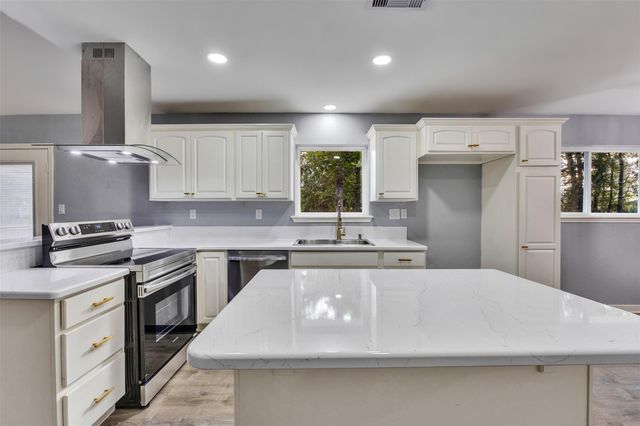 86 County Road 319, Cleveland, TX 77327