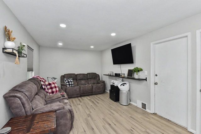 8348 Cold Spring ROAD, Greenfield, WI 53220