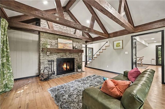 4811 Lees Summit Road, Kansas City, MO 64136