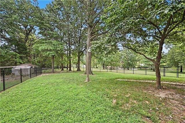 4811 Lees Summit Road, Kansas City, MO 64136