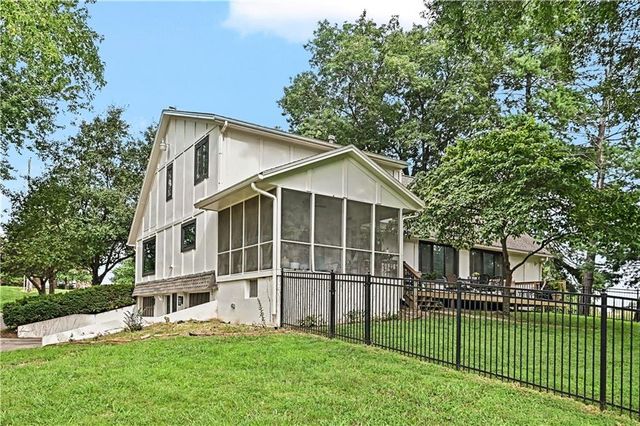 4811 Lees Summit Road, Kansas City, MO 64136