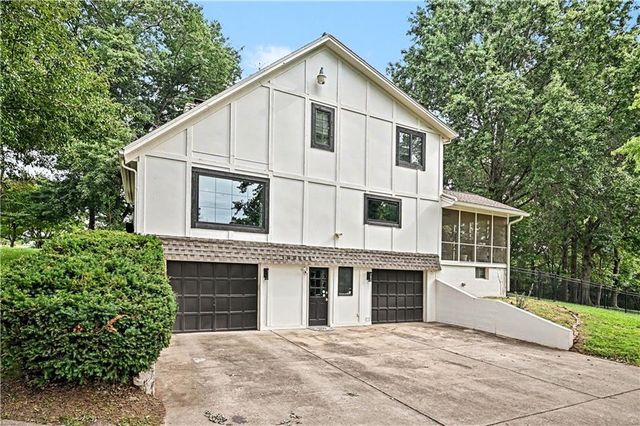 4811 Lees Summit Road, Kansas City, MO 64136
