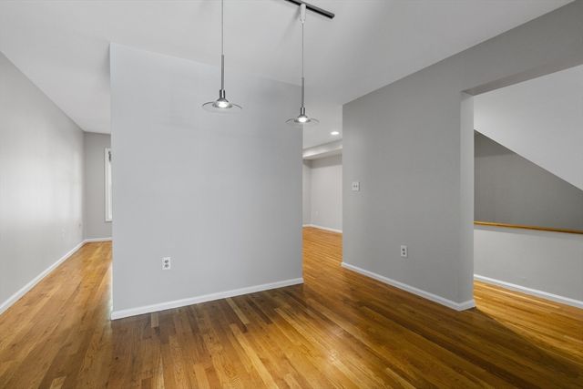 8 Locust Ln 4, Watertown, MA 02472