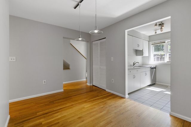 8 Locust Ln 4, Watertown, MA 02472