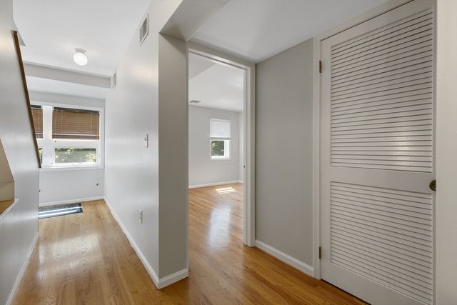 8 Locust Ln 4, Watertown, MA 02472