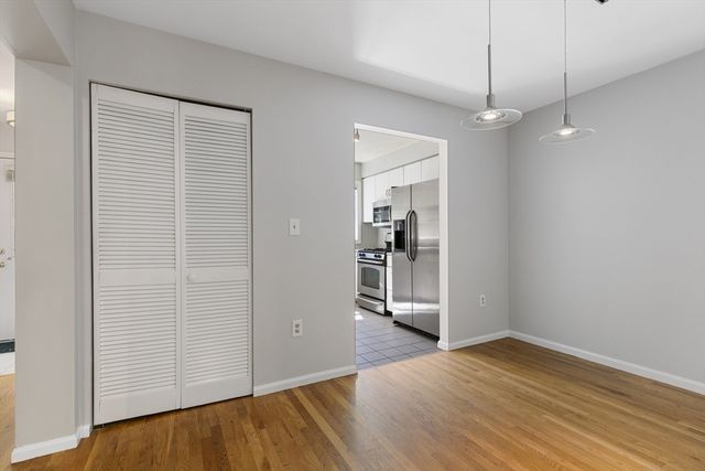 8 Locust Ln 4, Watertown, MA 02472