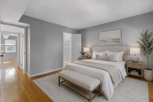8 Locust Ln 4, Watertown, MA 02472