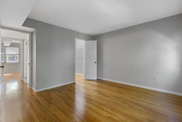 8 Locust Ln 4, Watertown, MA 02472