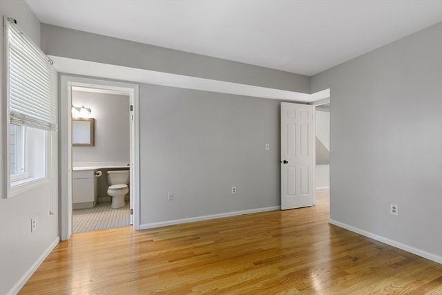 8 Locust Ln 4, Watertown, MA 02472
