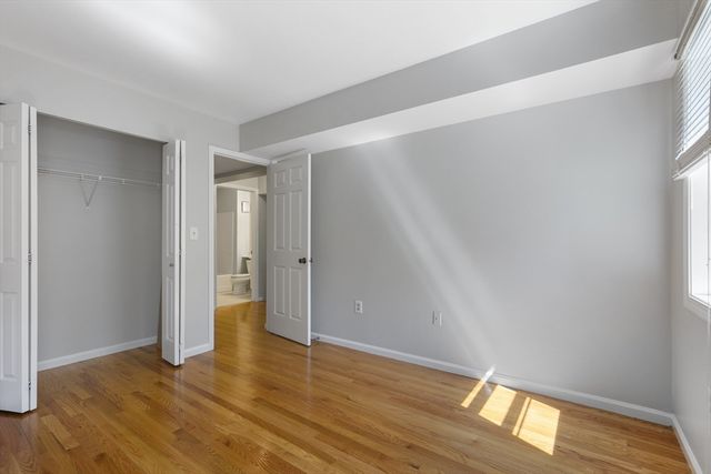 8 Locust Ln 4, Watertown, MA 02472
