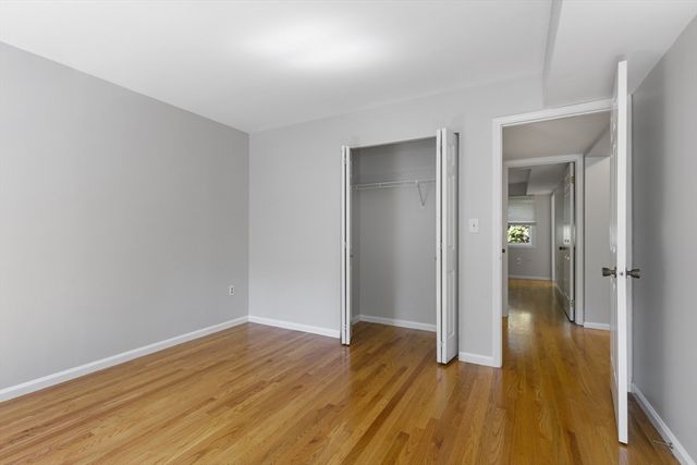 8 Locust Ln 4, Watertown, MA 02472