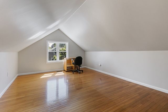 8 Locust Ln 4, Watertown, MA 02472