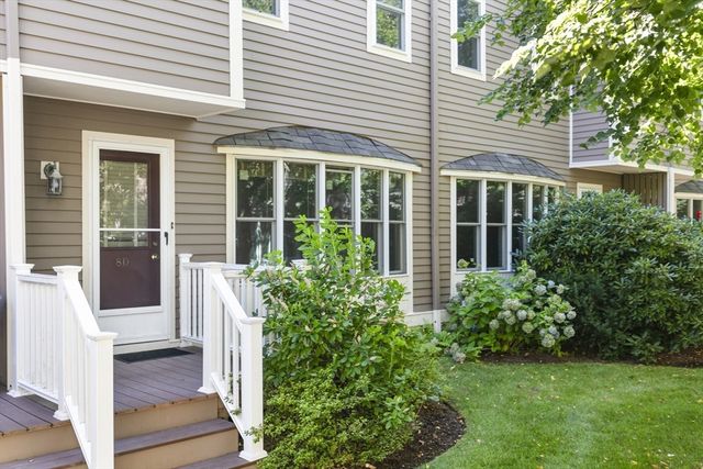 8 Locust Ln 4, Watertown, MA 02472