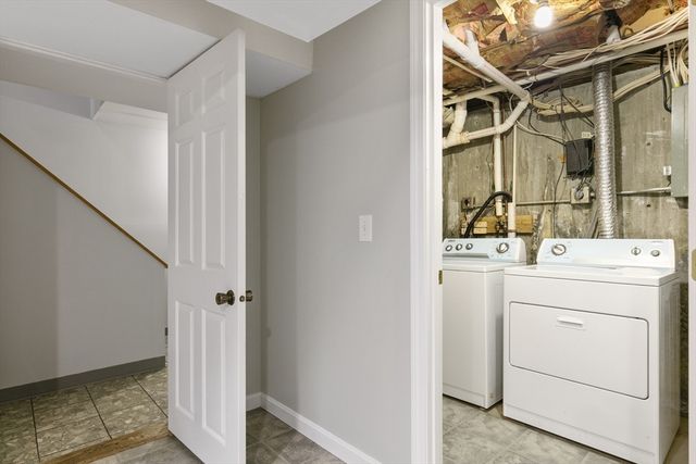 8 Locust Ln 4, Watertown, MA 02472