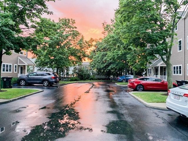 8 Locust Ln 4, Watertown, MA 02472
