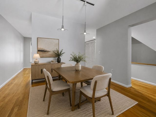 8 Locust Ln 4, Watertown, MA 02472