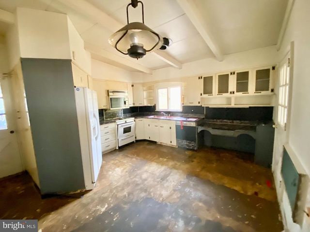 323 CONCORD AVE, Trenton, NJ 08618