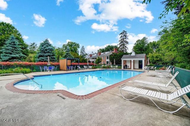 5679 Monroe Street, Unit 212, Sylvania, OH 43560