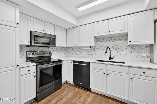 5679 Monroe Street, Unit 212, Sylvania, OH 43560