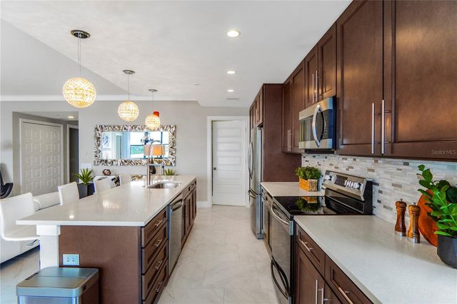 16300 COUNTY ROAD 455 401, Montverde, FL 34756