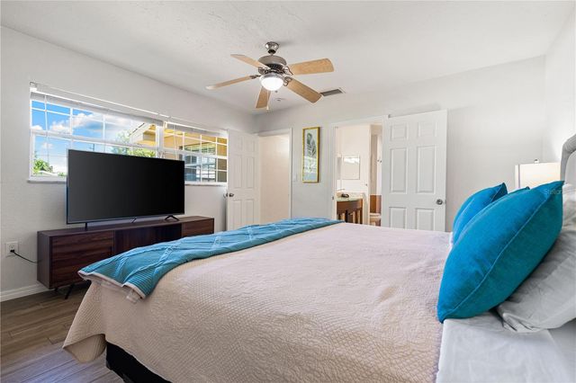 3524 S SCHOOL AVENUE, Sarasota, FL 34239