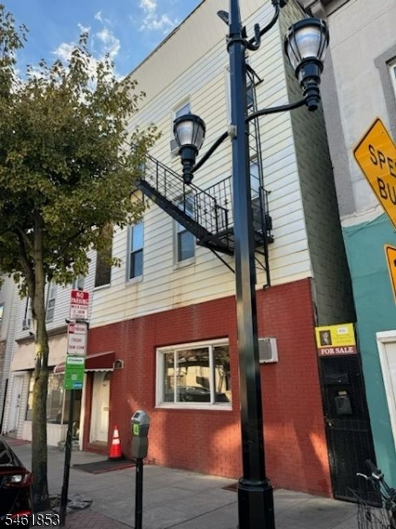 1307 Summit Ave, Union City, NJ 07087