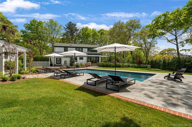91 E Tiana Road, Hampton Bays, NY 11946