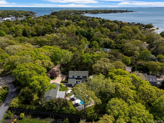 91 E Tiana Road, Hampton Bays, NY 11946
